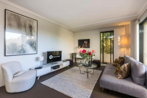 1 Bedroom Apt with Parking Pool and Gym